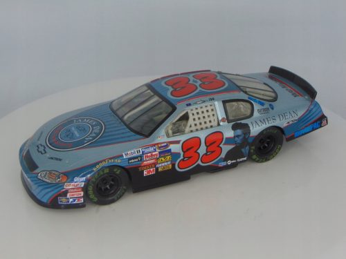  ЕКШЪН 2005 TONY STEWART #33 CHEVY NASCAR 1:24